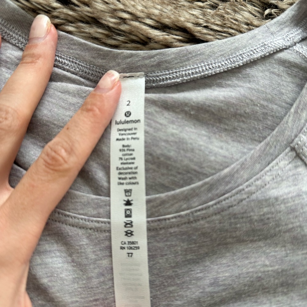 LULULEMON top - Picture 4 of 5